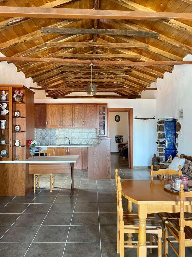 Politeika Traditional House Tirós Екстериор снимка
