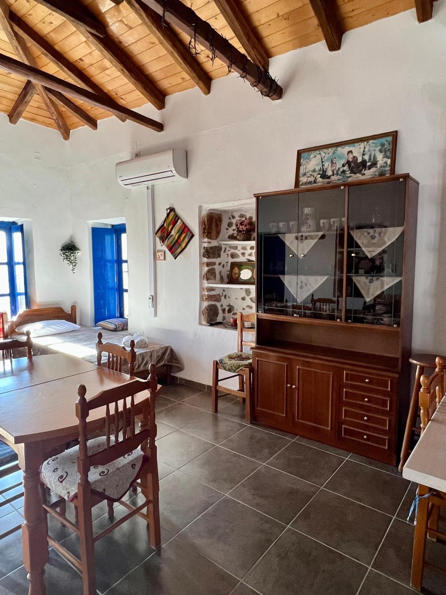 Politeika Traditional House Tirós Екстериор снимка