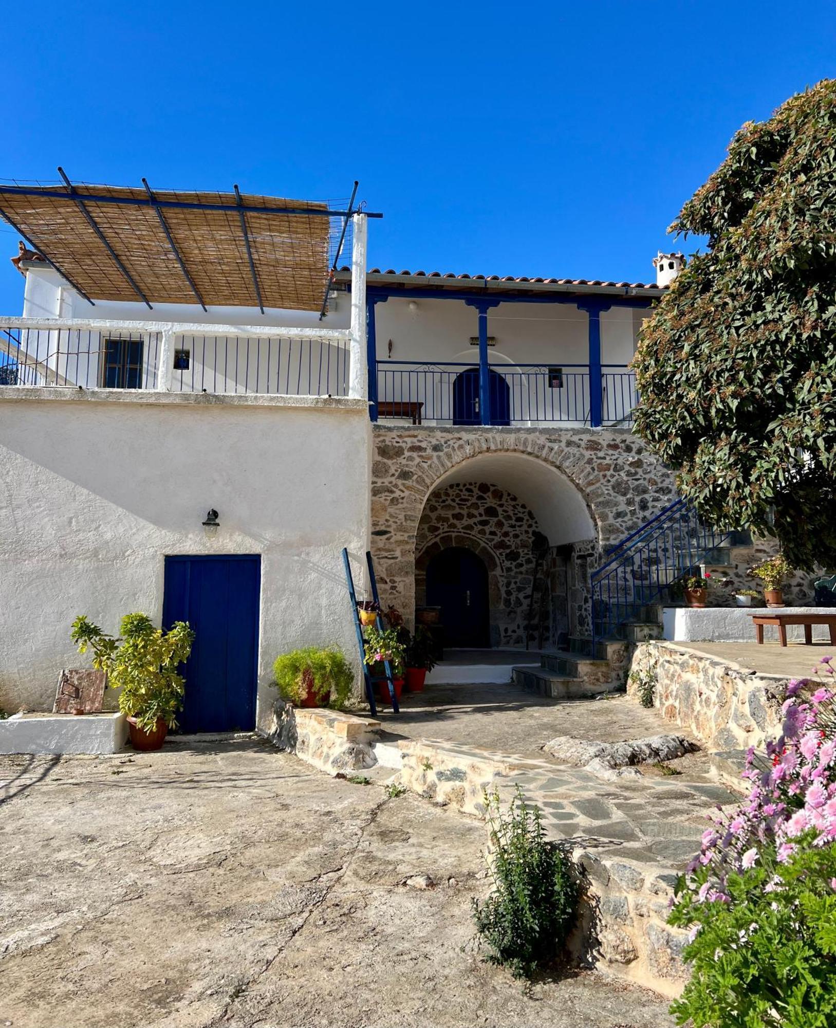 Politeika Traditional House Tirós Екстериор снимка