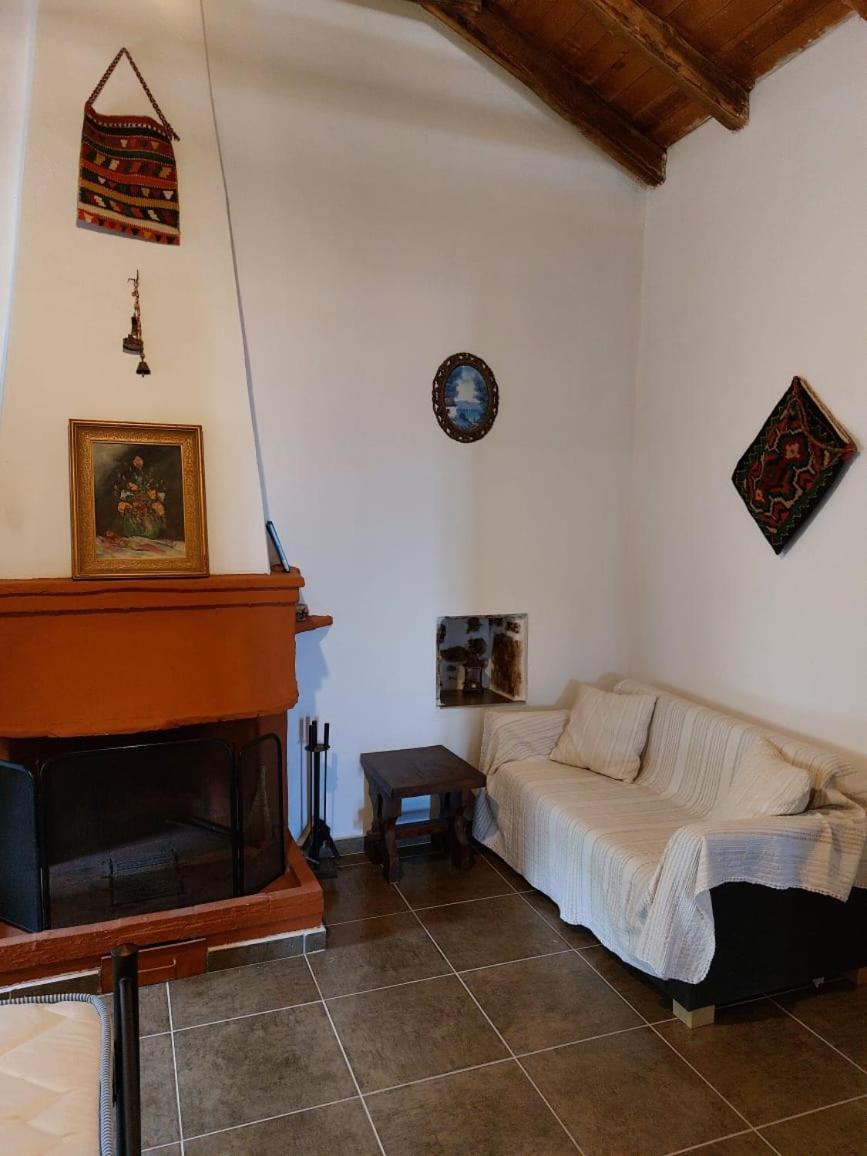 Politeika Traditional House Tirós Екстериор снимка