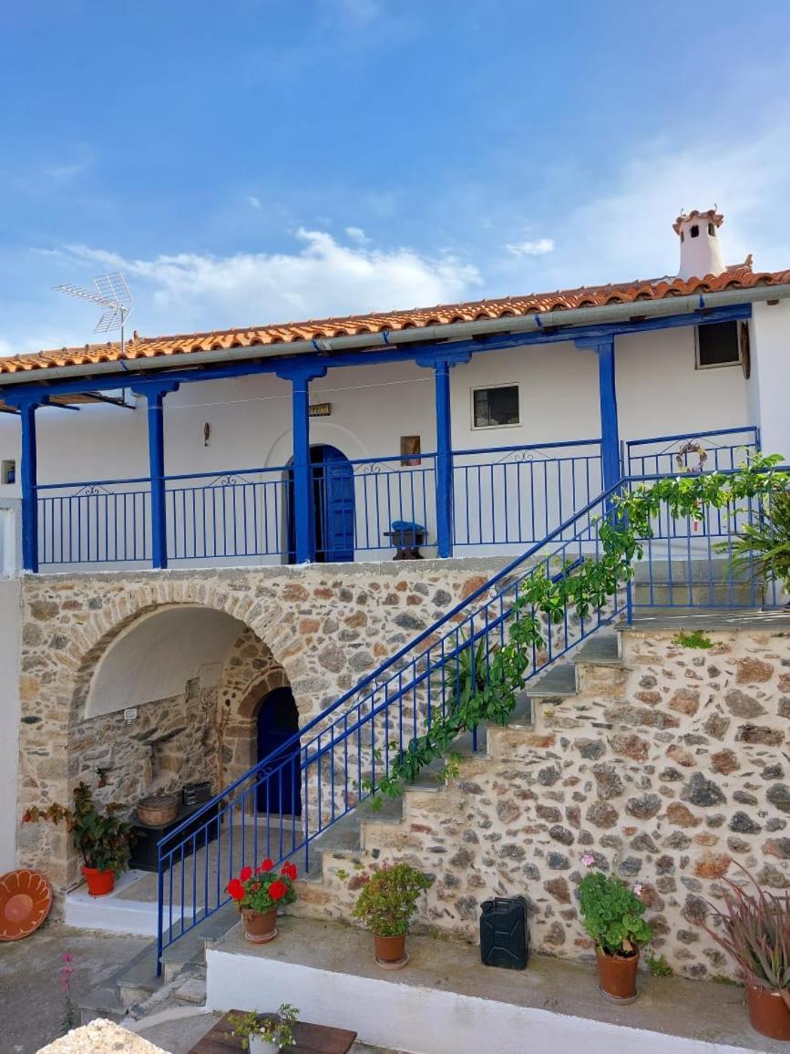 Politeika Traditional House Tirós Екстериор снимка