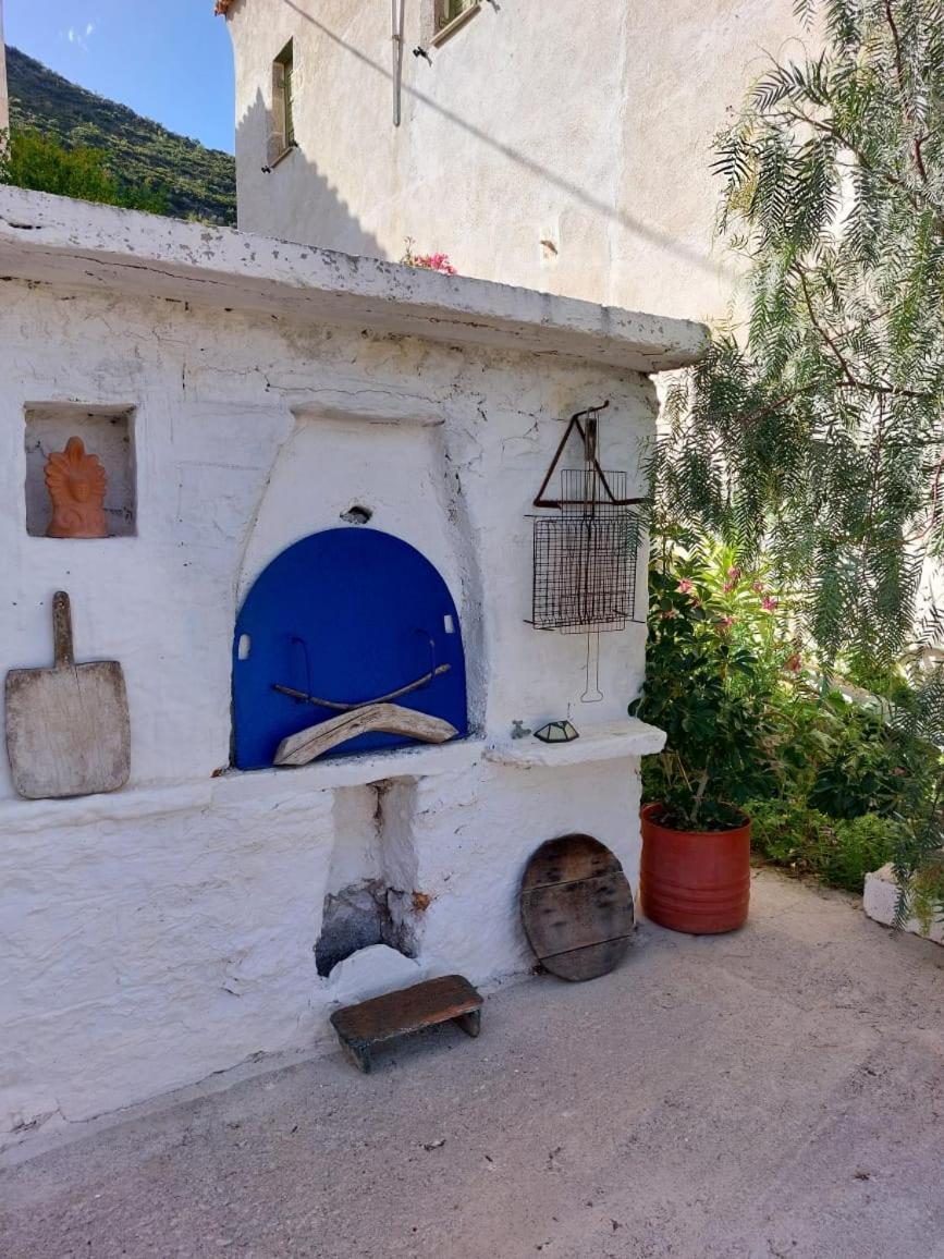 Politeika Traditional House Tirós Екстериор снимка